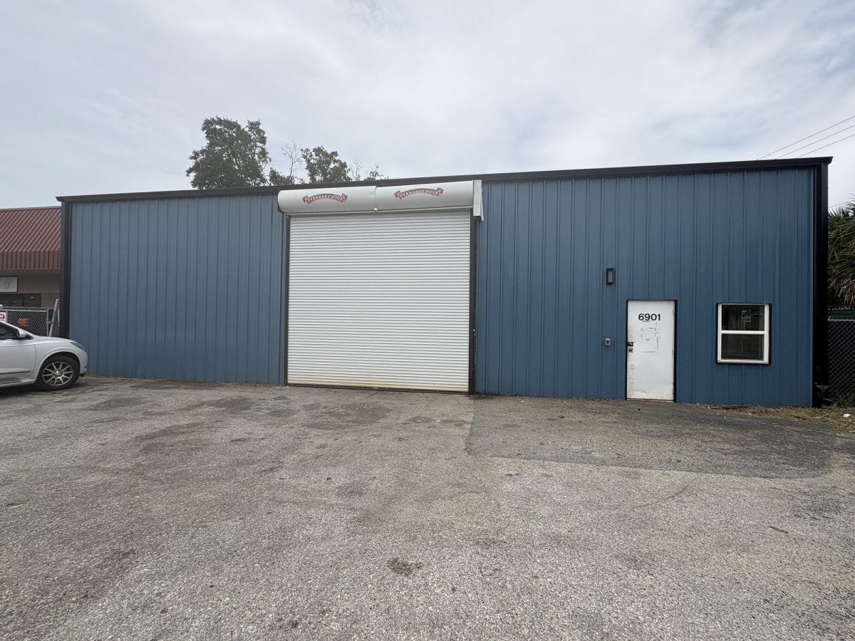 Airport North Warehouse / Yard with Retail Frontage